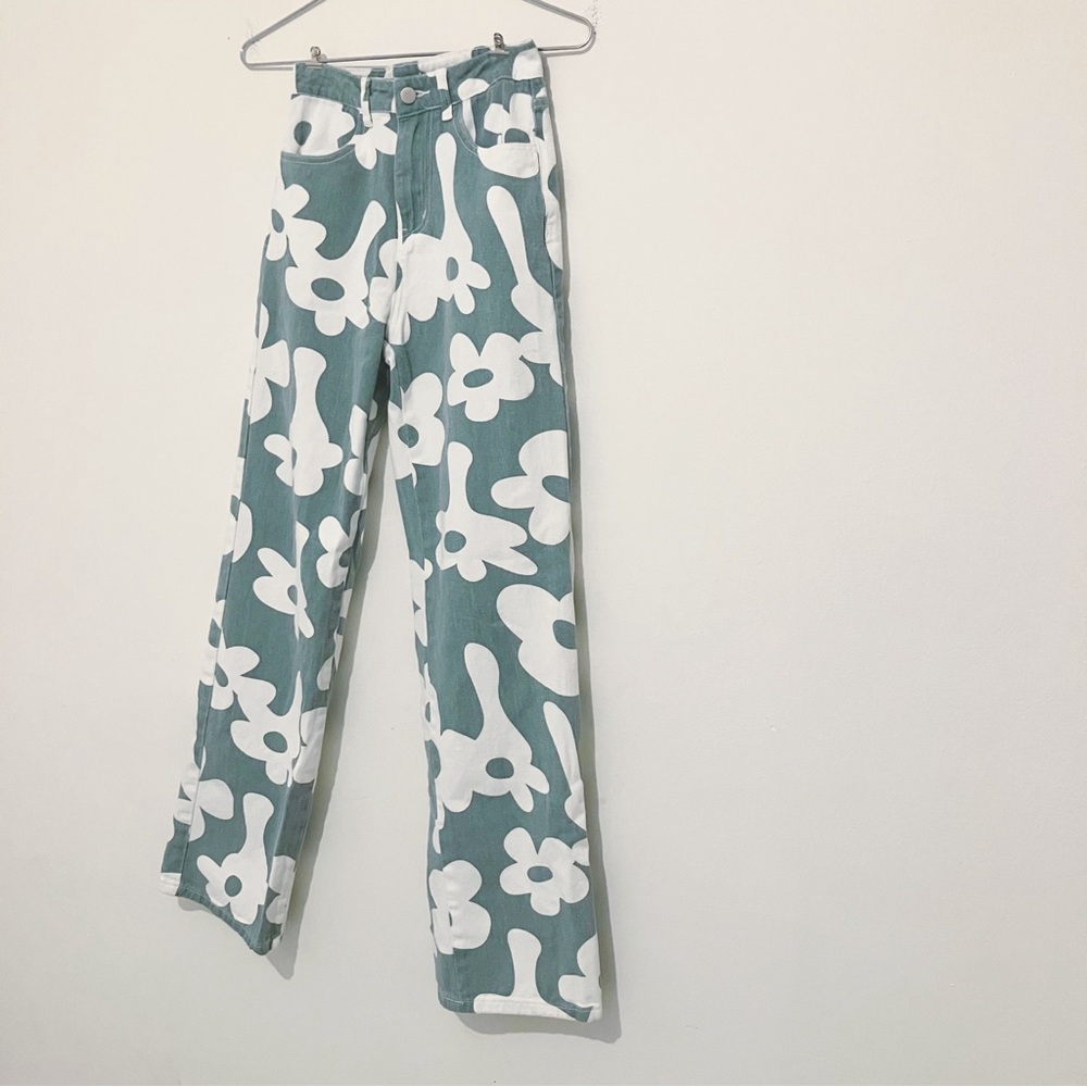 Bailey Rose • Flower Power Jeans in White/Green Floral - Picture 2 of 9